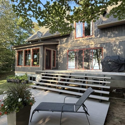 Surface de terrasse Bellalumi en composite sous conditions hivernales