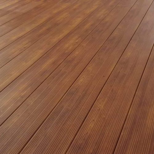 Perspective sur lames aluminium brun imitation bois