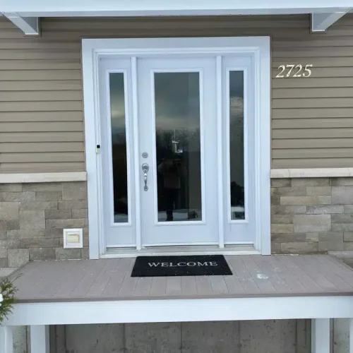 Entrée principale avec plateforme Bellalumi en composite